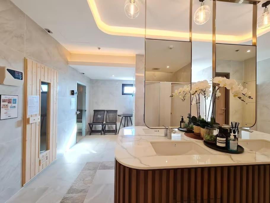 Astra Sky River无边泳池奢华温馨97㎡大三卧山景套房 Chiang Mai Exterior photo